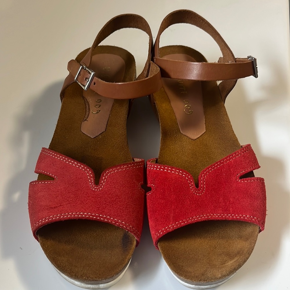 Leather and suede sandals. Size 38 (US8) purchased in Barcelona, made in Spain.
